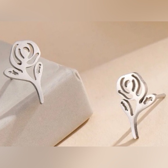 “Beauty Beast” Enchanted Rose Disney Lasercut Cut-Out Outline Floral Silver Stud - Picture 5 of 8